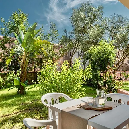 Hotel apartamentowy Isa-residence With Swimming-pool In Santa Teresa Di Gallura, With Air Conditioning And Private Outdoor Space