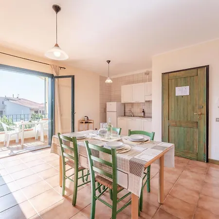 Isa-residence With Swimming-pool In Santa Teresa Di Gallura, With Air Conditioning And Private Outdoor Space サンタ・テレーザ・ガッルーラ