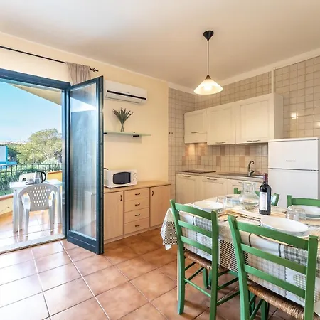 Isa-residence With Swimming-pool In Santa Teresa Di Gallura, With Air Conditioning And Private Outdoor Space