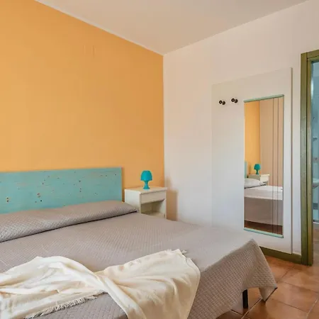 アパートホテル Isa-residence With Swimming-pool In Santa Teresa Di Gallura, With Air Conditioning And Private Outdoor Space サンタ・テレーザ・ガッルーラ
