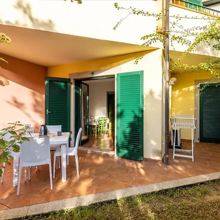 Isa-residence With Swimming-pool In Santa Teresa Di Gallura, With Air Conditioning And Private Outdoor Space アパートホテル サンタ・テレーザ・ガッルーラ