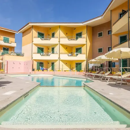 Isa-residence With Swimming-pool In Santa Teresa Di Gallura, With Air Conditioning And Private Outdoor Space Aparthotel 4*