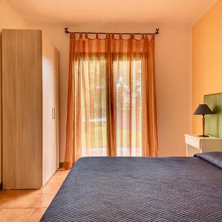 Isa-residence With Swimming-pool In Santa Teresa Di Gallura, With Air Conditioning And Private Outdoor Space アパートホテル