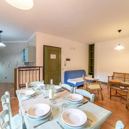 アパートホテル Isa-residence With Swimming-pool In Santa Teresa Di Gallura, With Air Conditioning And Private Outdoor Space サンタ・テレーザ・ガッルーラ