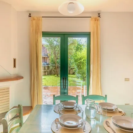 Isa-residence With Swimming-pool In Santa Teresa Di Gallura, With Air Conditioning And Private Outdoor Space アパートホテル