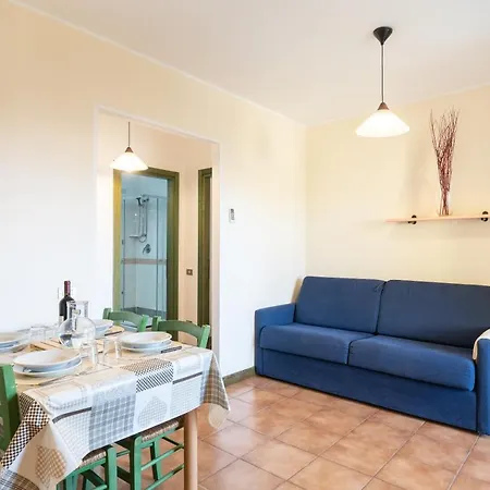 Isa-residence With Swimming-pool In Santa Teresa Di Gallura, With Air Conditioning And Private Outdoor Space アパートホテル