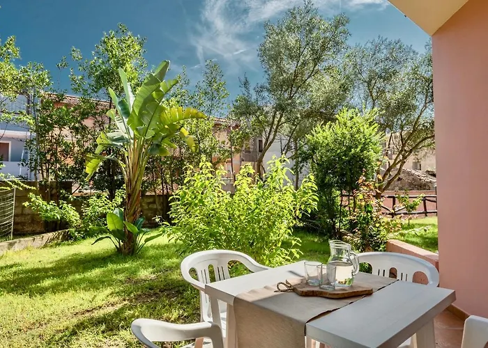Aparthotel Isa-residence: Poolside With Ac In