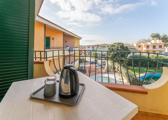 Aparthotel Isa-residence: Poolside With Ac In