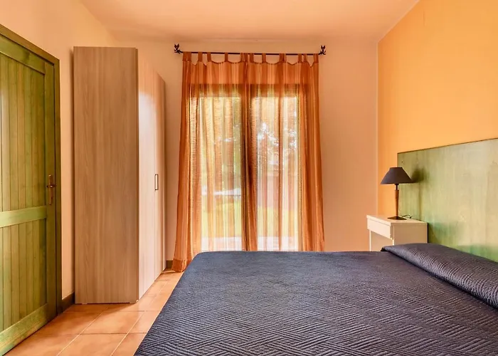 Isa-residence: Poolside With Ac In Aparthotel