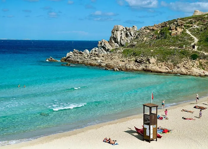 Isa-residence: Poolside With Ac In 4* Santa Teresa Gallura