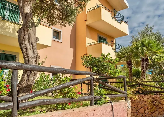 Isa-residence: Poolside With Ac In 4* Santa Teresa Gallura
